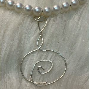 Music Note Hammered Oddity Silver Pendant Faux Pearls Stretchy Necklace